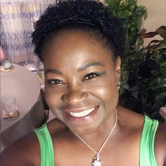 Meet your Posher, Althea - Picture 3 of 15